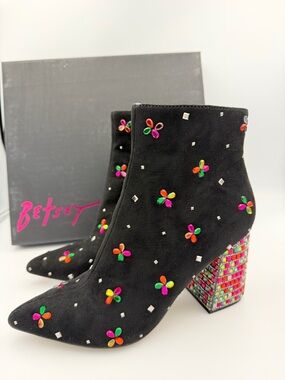 NIB Betsey Johnson Joise bootie sz 7 colorful rhinestones pointed toe block heel